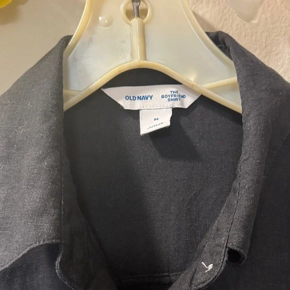 Old Navy Black Long-Sleeve Button Down Shirt - Picture 3 of 6